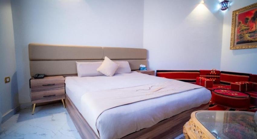 B&W SAHARA SKY Hotel Superior Room – Single